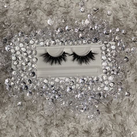 chloe yazmean truth eyelashes.